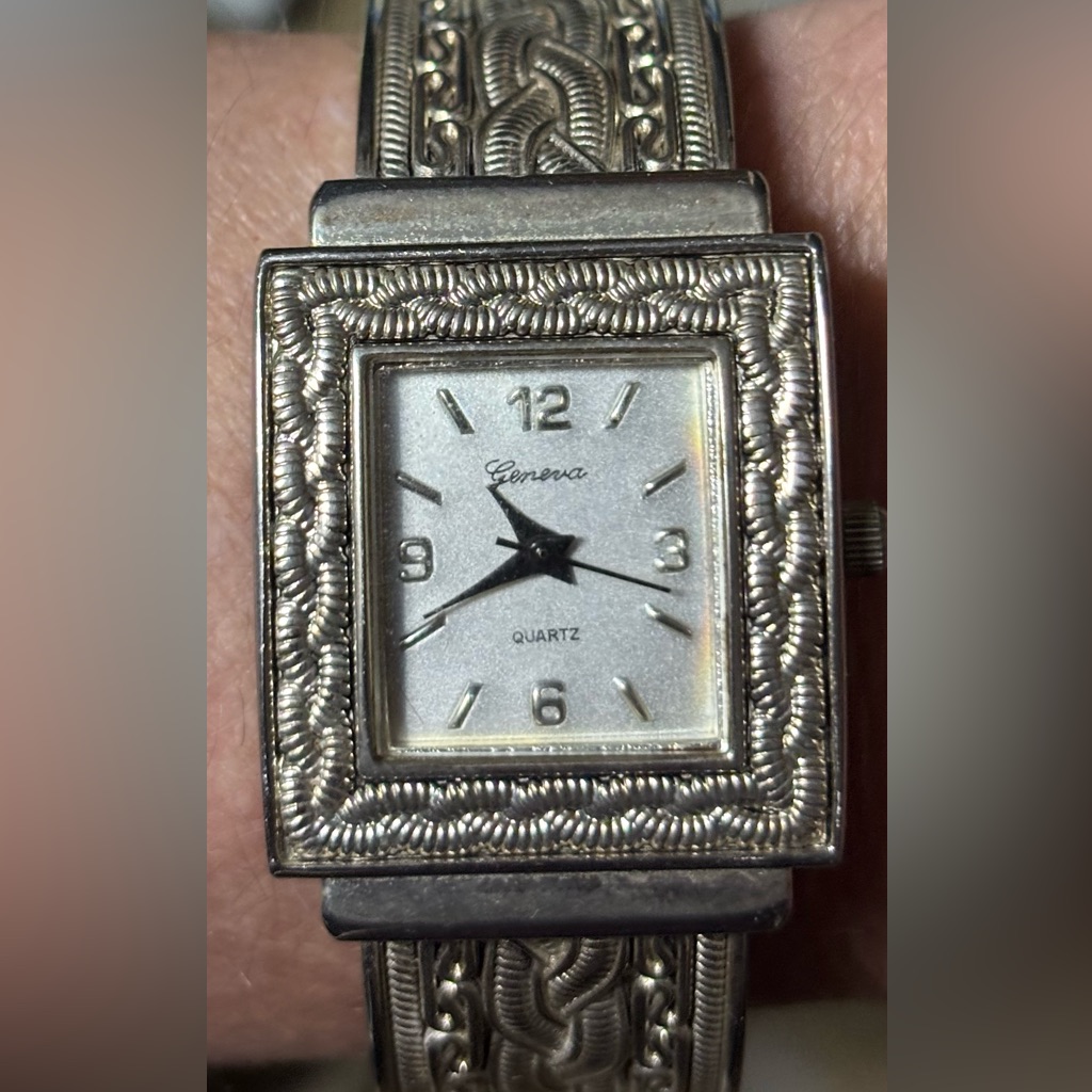Vintage Geneva Silver Ornate Womens Watch Vintage Geneva Silver Ornate Womens Watch